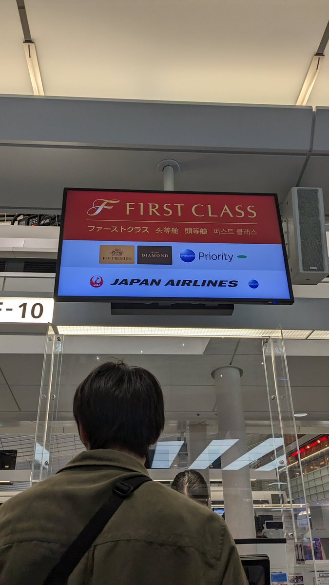 X08_i's tweet photo. HND発のタイ組お見送りした！！！
お気を付けて！！！
(凍結されたけど生きてます) https://t.co/QDMBjHcBpE