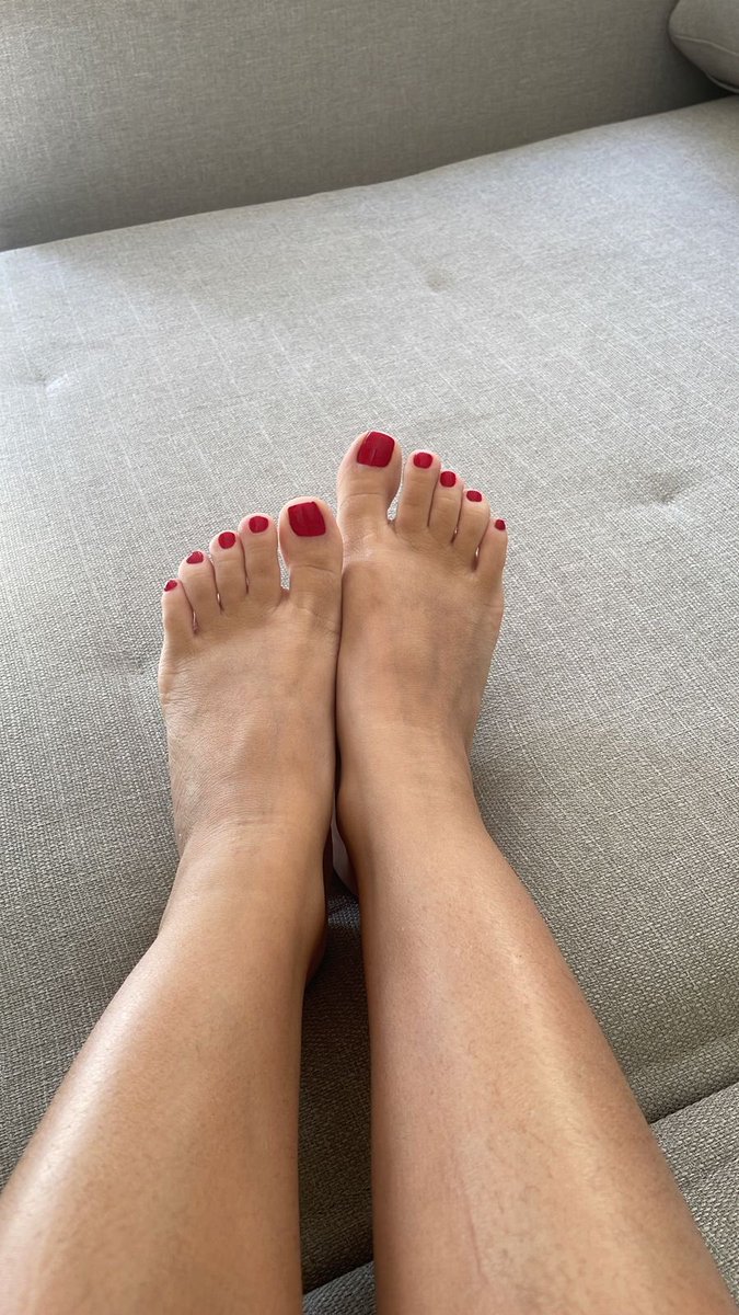 pezinholari's tweet photo. Para fazer sua manhã mais feliz 😜

#pezinho
#linda
#gostosa 
#pack
#pe34 https://t.co/5PedGldEOe