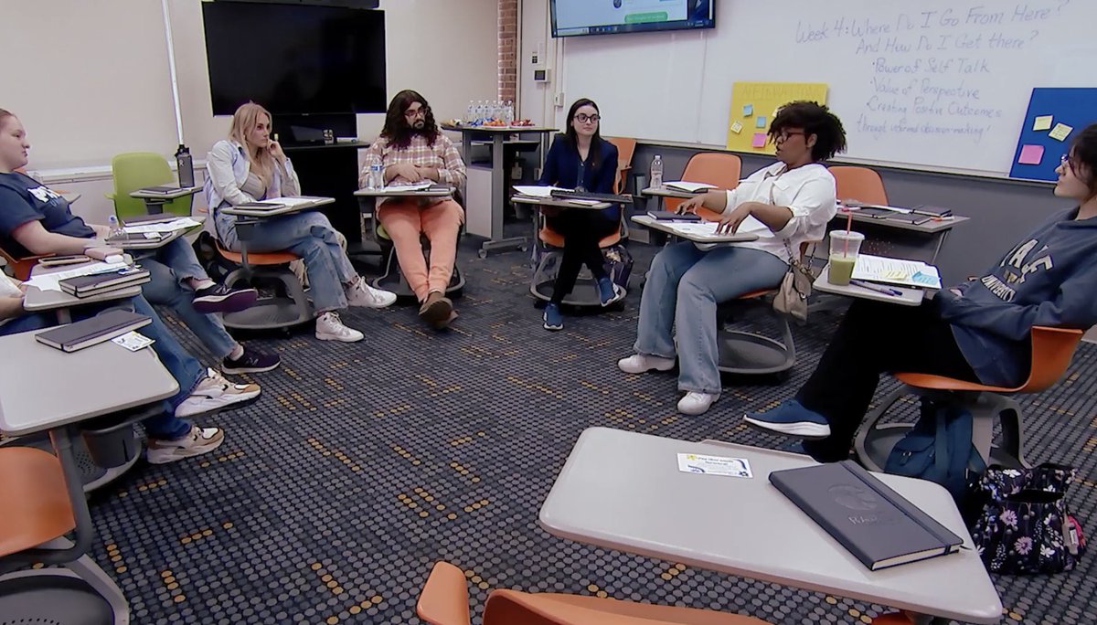 tvkatesnow's tweet image. College kids have been struggling. In 2020-21 school year more than 60% met criteria for at least 1 mental health issue. A new program on 20 campuses aims to teach students resiliency &amp;amp; skills to avoid crisis.
#WhatWorks Ahead @TODAYshow