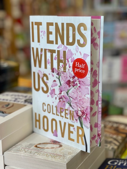waterstonesrust's tweet photo. The bloomin' gorgeous special edition of #ItEndsWithUs by #ColleenHoover has arrived in all its gorgeousness! It's #HalfPrice too 😃 @waterstonesrust https://t.co/rH0pzqJVTd