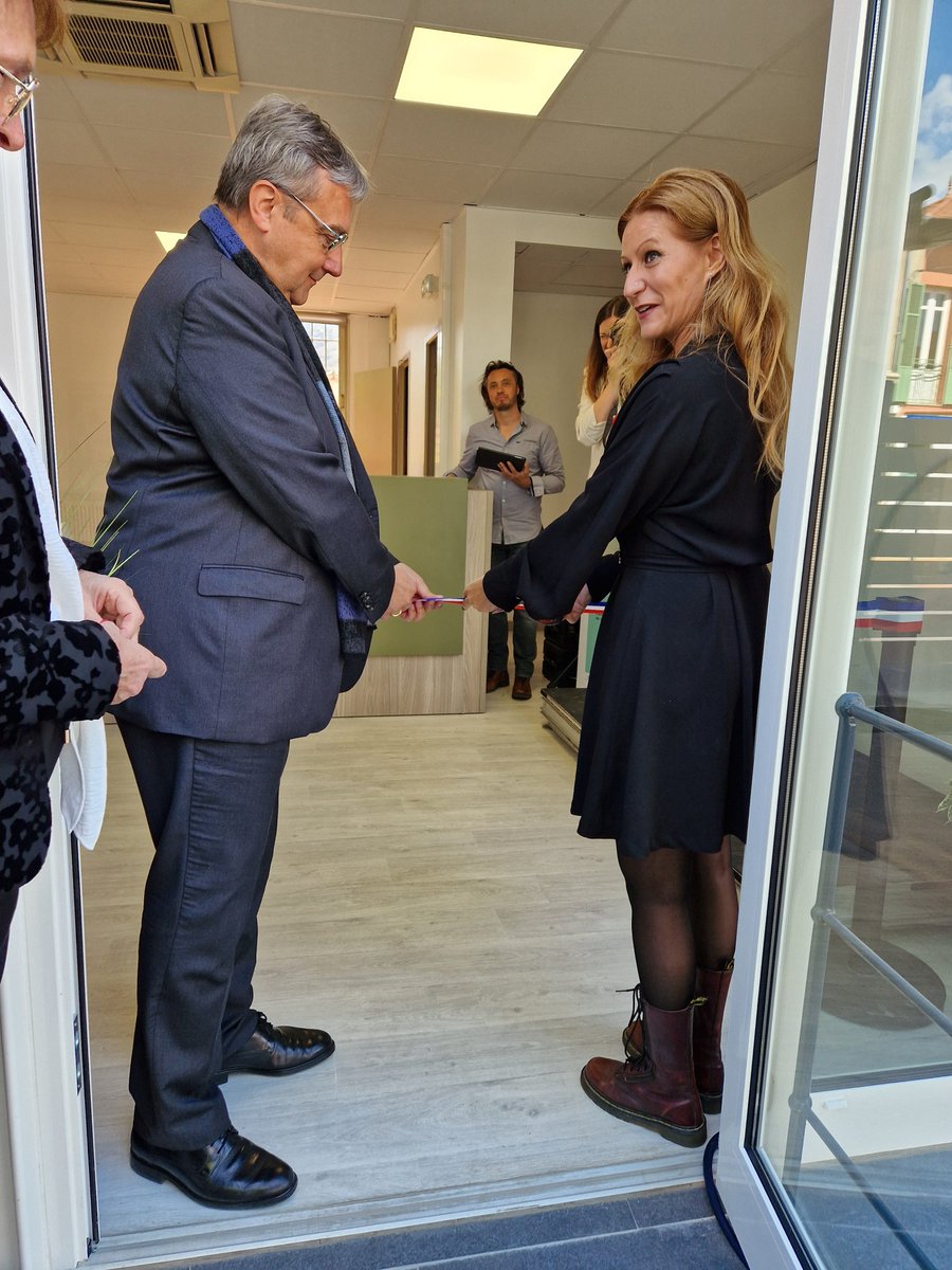 Caf06_actus's tweet photo. Monsieur Ollivier Frédéric, Mathieu Berthucat et  le Pôle Animation des Partenaires Relais ont participé à l'inauguration de la 33eme France Services du département à Pégomas. Evènement durant lequel le soutien de la #caf06 a été souligné. Rendez vous à la 34eme France Service ! https://t.co/TUgU5HMYMW