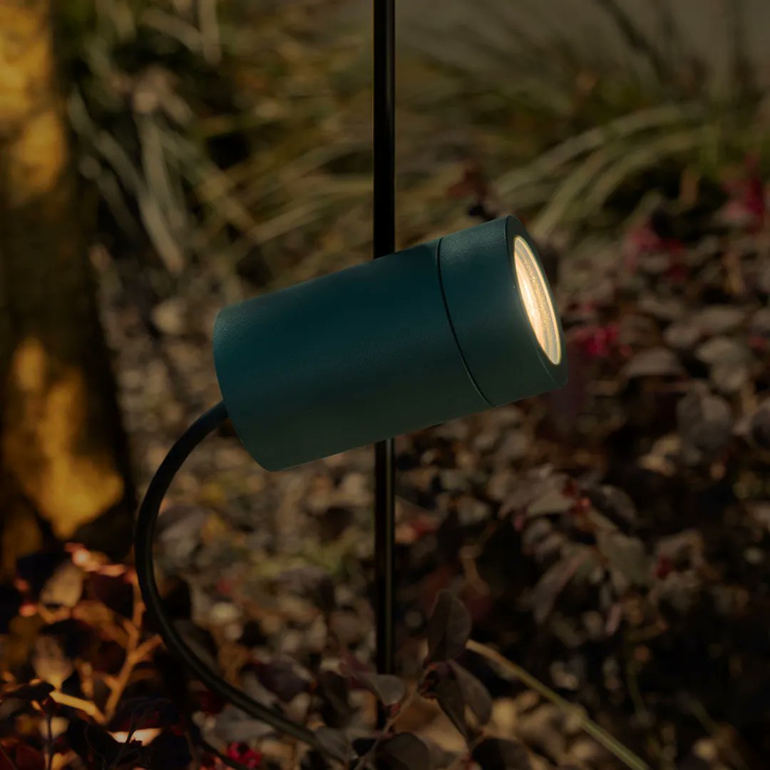 Inspyerlighting's tweet photo. The Lux Garden by Nemo Lighting is proposed on a special rod for outdoor installations in the ground and it is orientable and adjustable. The spot slides on the rod allowing positioning as desired https://t.co/w3RbOlp7T4 

#inspyeryou #NemoLighting #madeinitaly #outdoordesign https://t.co/vIHfsdUNmn