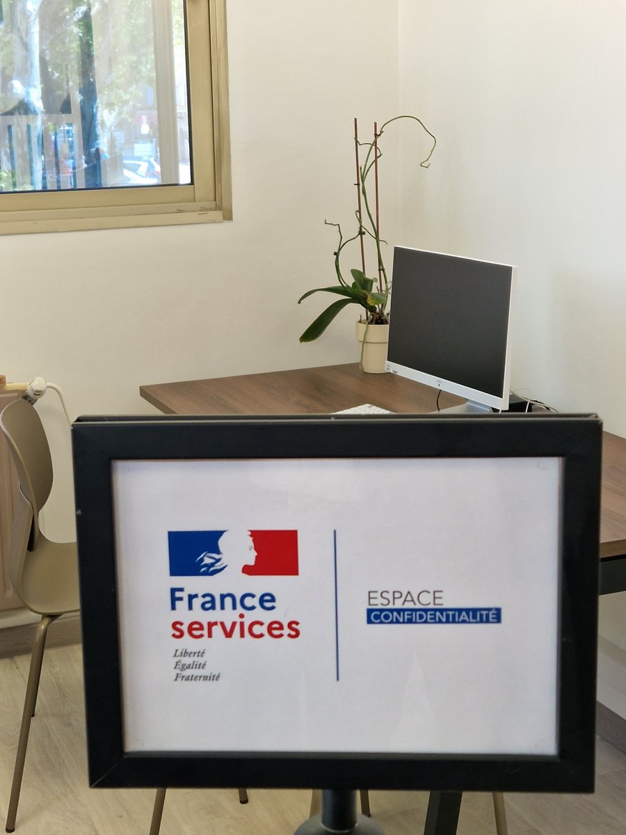 Caf06_actus's tweet photo. Monsieur Ollivier Frédéric, Mathieu Berthucat et  le Pôle Animation des Partenaires Relais ont participé à l'inauguration de la 33eme France Services du département à Pégomas. Evènement durant lequel le soutien de la #caf06 a été souligné. Rendez vous à la 34eme France Service ! https://t.co/TUgU5HMYMW