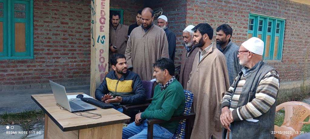 revenuejnk's tweet photo. #MutationCamp #ServiceDelivery
Mutation camps held at various Patwar Halqas in Tehsil DH Pora benefitting several people whose mutations were pending. People hailed the administration for organising such camps
@dr_piyushsingla
@DrBilalbhatIAS @DcKulgam @DioKulgam @TehDHPora https://t.co/Ni9Qiq3wAV