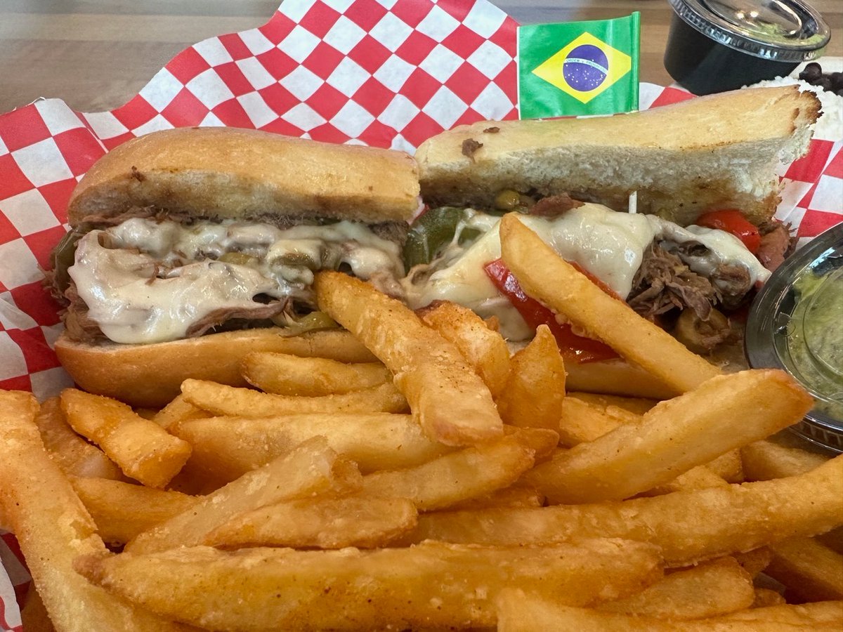 ddignan's tweet photo. When the new @Fly_KansasCity opened, it was common to hear complaints of "I don't go to the airport to eat." After getting the chance to see and taste the best of #KCI, I have to ask - "are you so sure?"
READ: https://t.co/Aakg5n6g6C
#disKCovery | #FlyoverCountryIsAMyth https://t.co/bGzsSRZXky