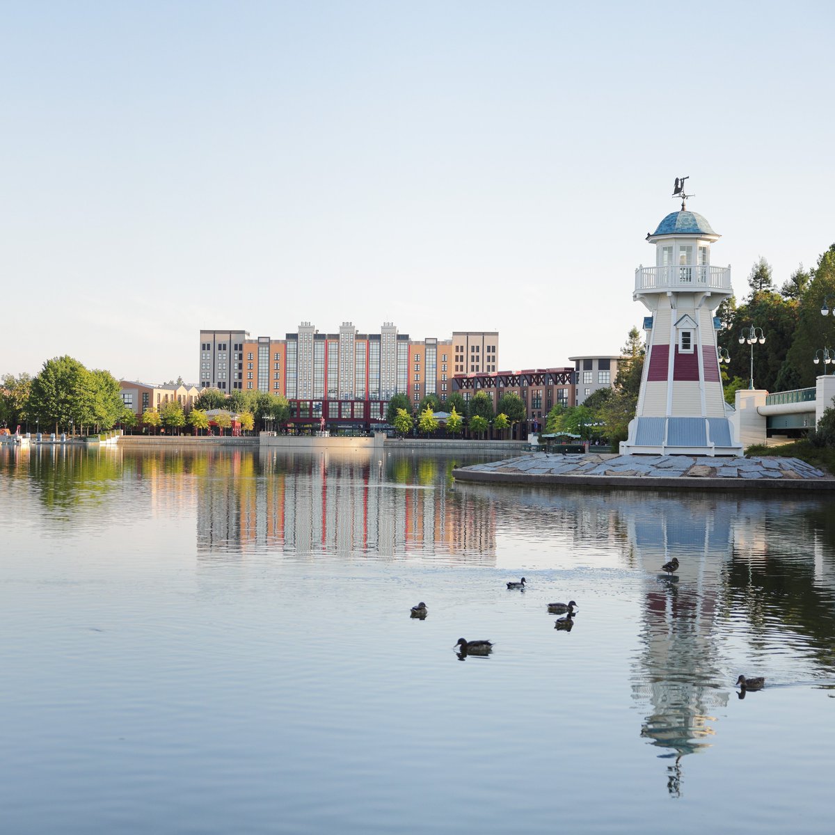 Des lieux pour profiter du printemps: Et si vous profitiez de l'air frais et du soleil pour faire une promenade autour du Lac Disney?☀