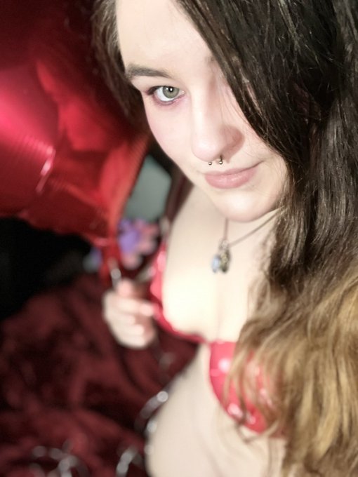 Happy 420 babis!! 🍃 💨 😊 https://t.co/US05bXMZUk