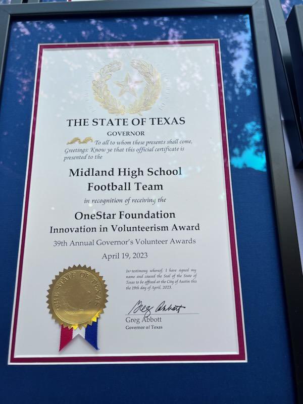DrSDHoward's tweet photo. So proud of the @midlandhighfb program as they are honored for the Volunteerism Award! Giving back to the community and making Midland a great place to live and serve! 💜💛💜💛 https://t.co/AGBV9HqvPV