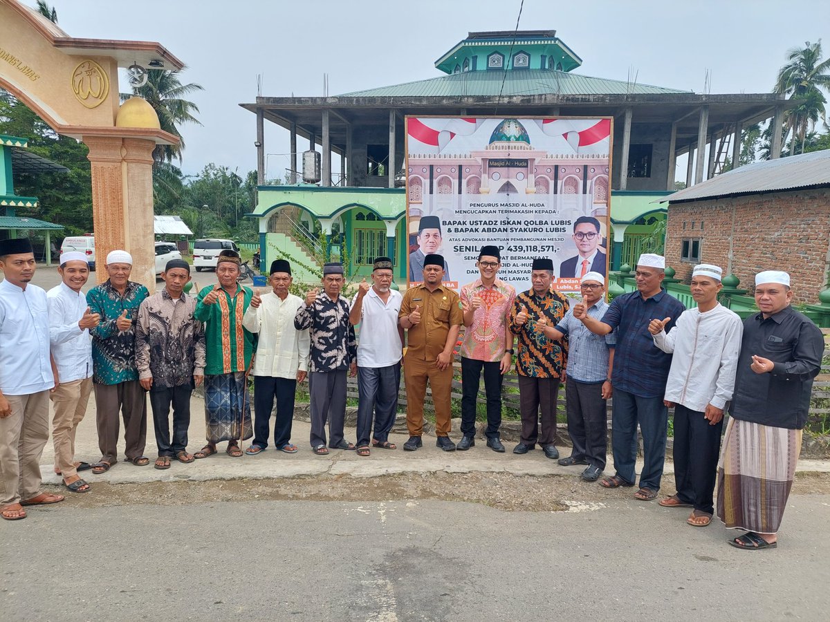 IskanQL's tweet photo. Acara peletakan batu pertama bantuan Masjid di Masjid Al-Huda Kab. Padang Lawas. Hasil Advokasi Iskan Qolba Lubis dengan program BPKH 2023, total bantuan mencapai Rp 498 juta.
(Posted by Admin)
#IskanQolbaLubis
#PejuangSosial
#PejuangHaji
#FPKS
#DPRRI
#KomisiVIII
#sumut2 https://t.co/jjdAq48PYy