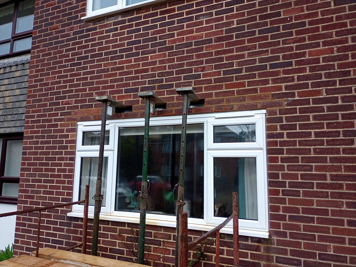 WRepointing's tweet photo. Goring lintel replacement job all finished 😀
#lintel #lintelreplacement #sunshine #brick #weepvents #Rust #Goringbysea https://t.co/GojEpz6mEG