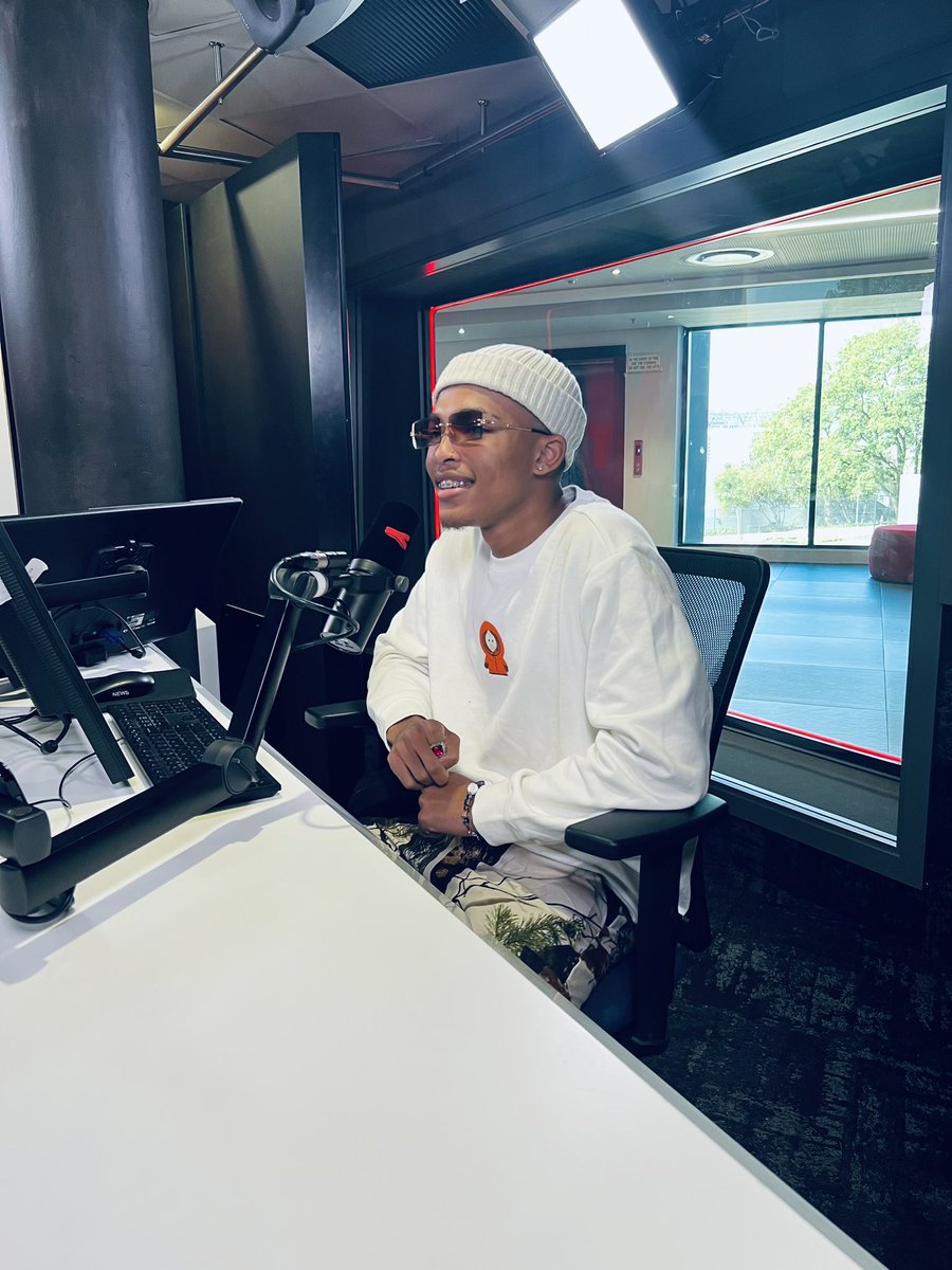 Yfm's tweet photo. Captains, the man of the moment is in the building!

All you need to do is tune into #TheLunchLeague🤩 https://t.co/ajsMYgE7Xe