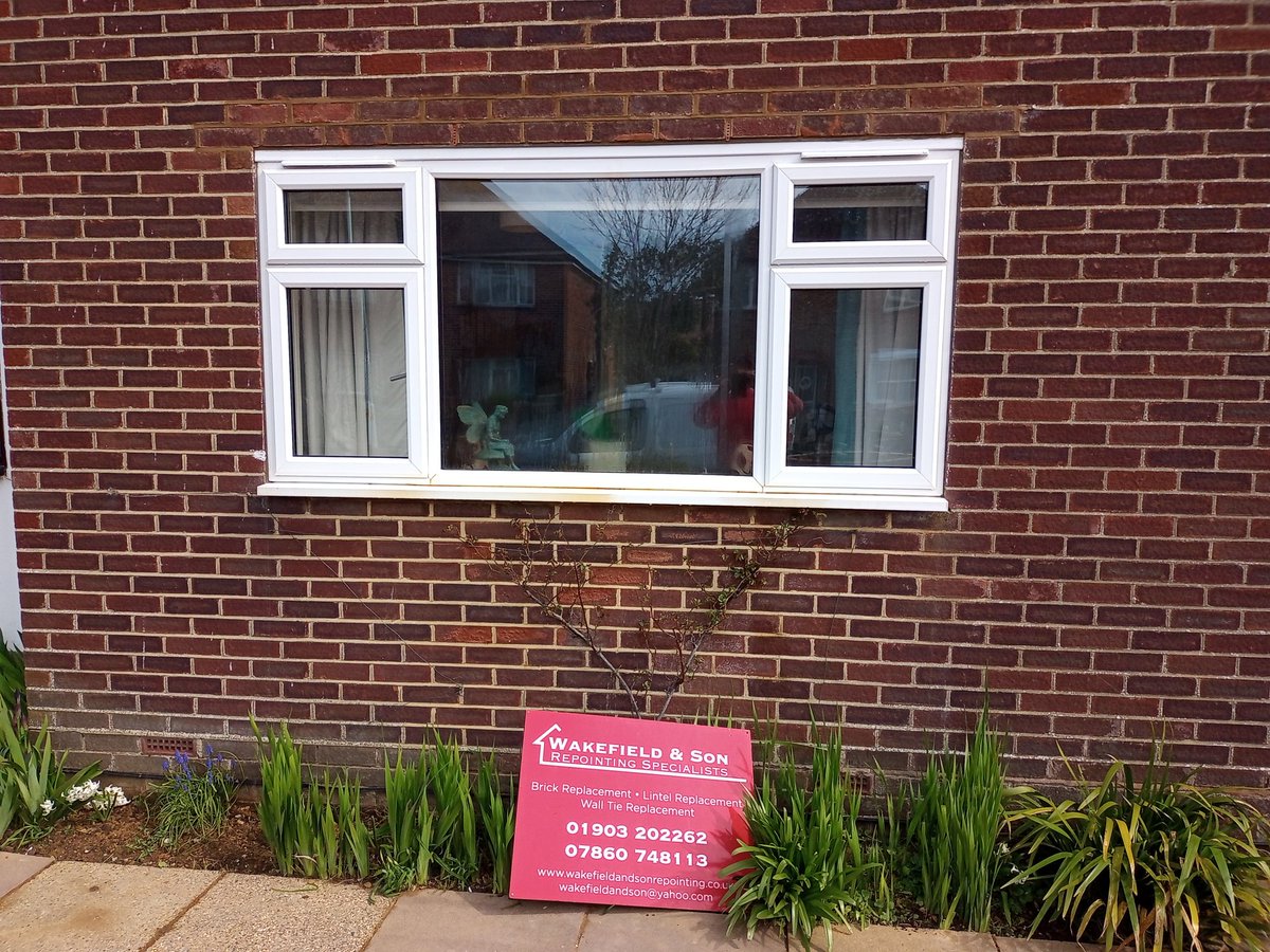 WRepointing's tweet photo. Goring lintel replacement job all finished 😀
#lintel #lintelreplacement #sunshine #brick #weepvents #Rust #Goringbysea https://t.co/GojEpz6mEG