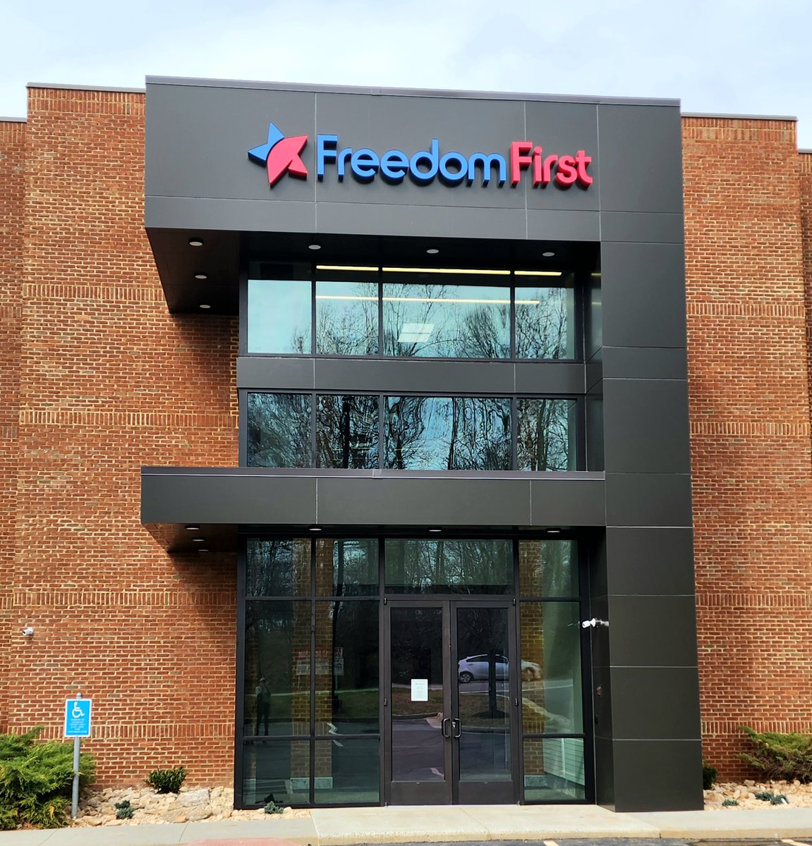 FreedomFirstCU's tweet photo. Join us today, April 20th, from 12 pm to 4 pm to celebrate the grand opening of the Langhorne Branch! The branch is conveniently located at 2102 Langhorne Road in Lynchburg. This is an event you won't want to miss! #GrandOpening #BankForGood #LynchburgVA https://t.co/xLoRUbqPdl