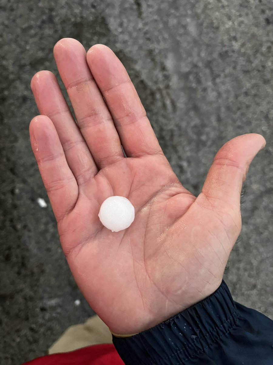 milkisrhyming's tweet photo. Hail from last night’s storm. https://t.co/Qg5FkndzF9