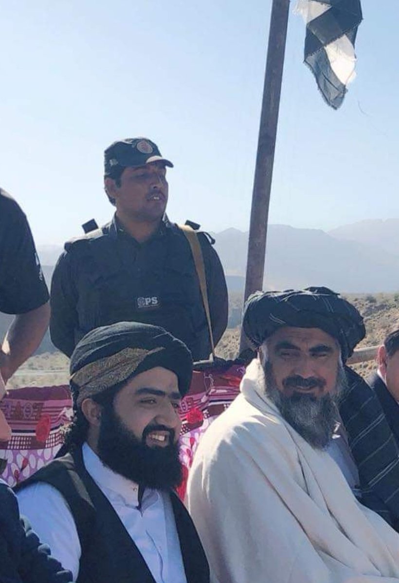 HamzazaiUl's tweet photo. #مولانا_ڈٹ_گئے https://t.co/BJXq2EzMjl
