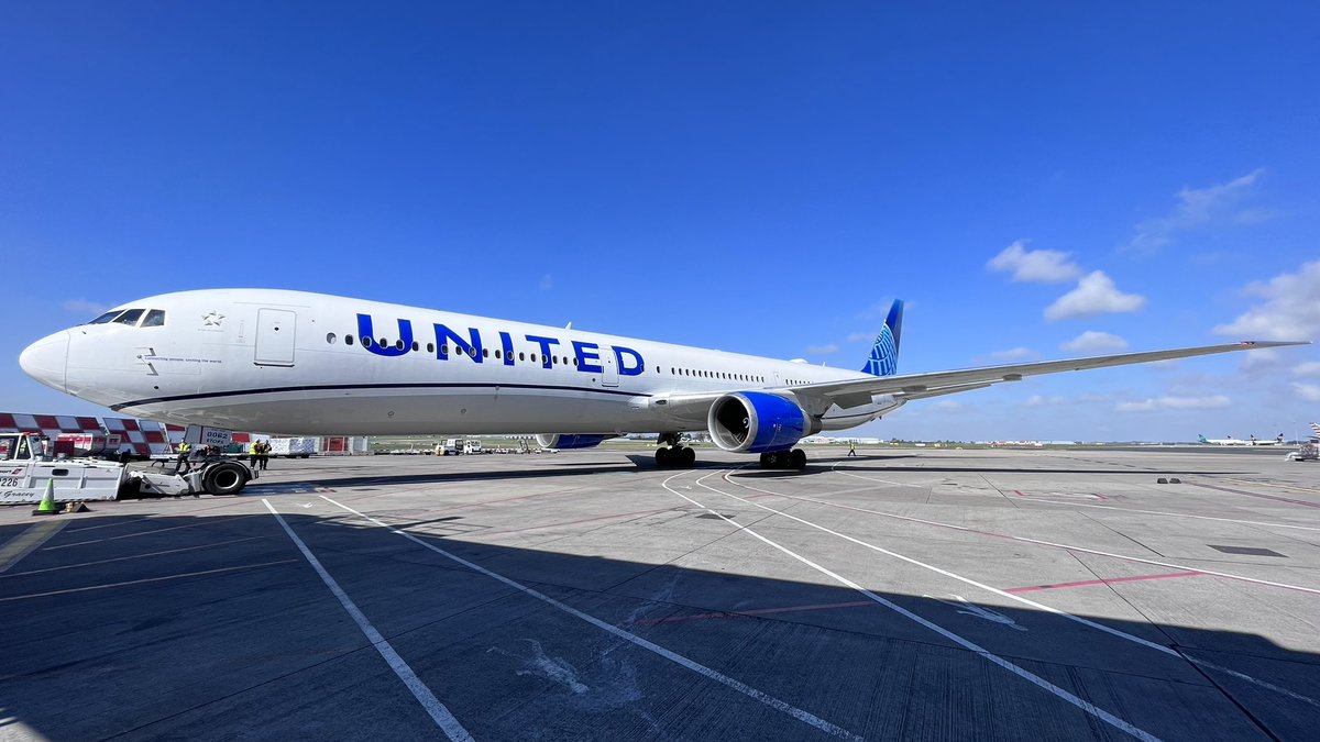 DUBsamUA's tweet photo. @_ZachGriff hi Zach. You flew with us out of Dublin today. Here are a couple of shots of your aircraft. Feel free to use if you so wish. https://t.co/tLH98vN6ui