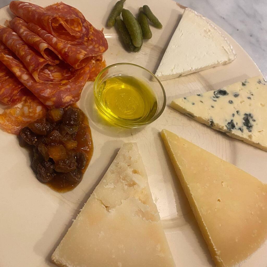 Come and lunch with us!🤤

#cheese #charcuterie #wine #brighton #summer instagr.am/p/CrQecJaIExB/