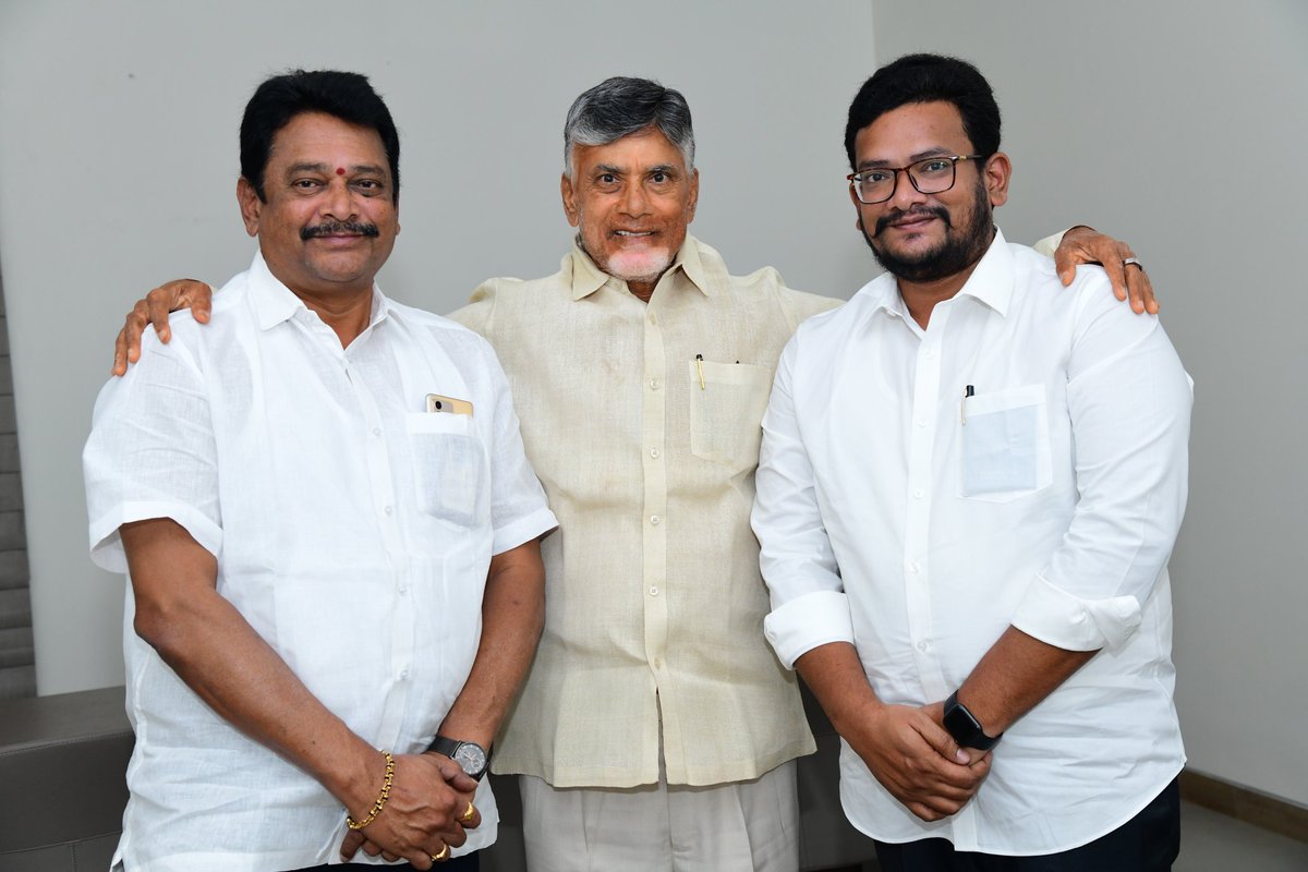 KalamataSagar's tweet photo. *ఉత్తరాంధ్ర అభివృద్ధి ప్రదాత తెలుగుదేశం పార్టీ జాతీయ అధ్యక్షులు శ్రీ నారా చంద్రబాబు నాయుడు గారికి హృదయపూర్వక జన్మదిన శుభాకాంక్షలు* @ncbn #HBDTeluguPrideBabu https://t.co/k3xTifWVBB