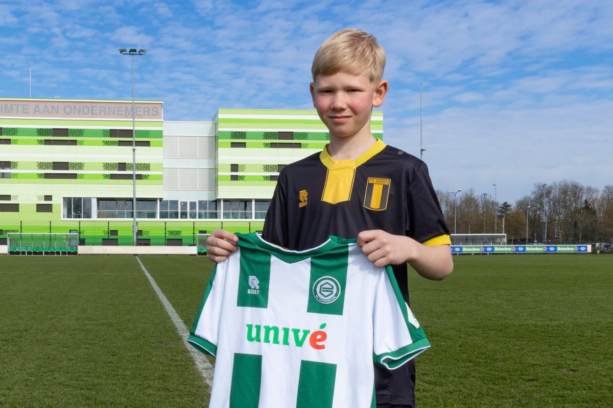 AmateurconvenantFCG (@convenantfcg) on Twitter photo De Opleiding verwelkomt ๐๐๐๐ nieuwe spelers afkomstig van het Amateurconvenant! ๐ท
1โฃThijmen Jager (<a href="/FCAssen/">FC Assen</a> )
2โฃGenayron Soleana (<a href="/vv_hoogezand/">๐ดโซ v.v. Hoogezand ๐ดโซ</a> )
3โฃJoris Kok (<a href="/vvzuidhorn/">vv Zuidhorn</a> )
4โฃBob Tebbens (<a href="/vvGorecht/">vvGorecht</a> )
Welkom, boys! De Opleiding verwelkomt ๐๐๐๐ nieuwe spelers afkomstig van het Amateurconvenant! ๐ท
1โฃThijmen Jager (<a href="/FCAssen/">FC Assen</a> )
2โฃGenayron Soleana (<a href="/vv_hoogezand/">๐ดโซ v.v. Hoogezand ๐ดโซ</a> )
3โฃJoris Kok (<a href="/vvzuidhorn/">vv Zuidhorn</a> )
4โฃBob Tebbens (<a href="/vvGorecht/">vvGorecht</a> )
Welkom, boys!