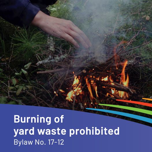 The burning of yard waste is prohibited under Strathroy-Caradoc By-law No. 17-12. Small, recreational fires are permitted:
📷 Between 4pm and midnight
📷 Within a 2ft x 2ft fire pit
📷 Using clean, dry, seasoned wood
📷 At least 10 feet away from adjacent property and structures