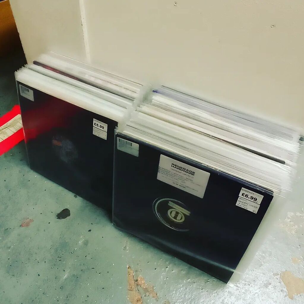 New in Drum &amp; Bass vinyl about to hit the shelves!! Along with some techno and dubstep from the same collection!! #drumandbass #dnb #renegadehardware #jungle #junglemassive #metalheadz #calyx #breakbeatkaos #rufigekru #visionrecordings #kompakt #kompaktr… instagr.am/p/CrQe1mWofw7/