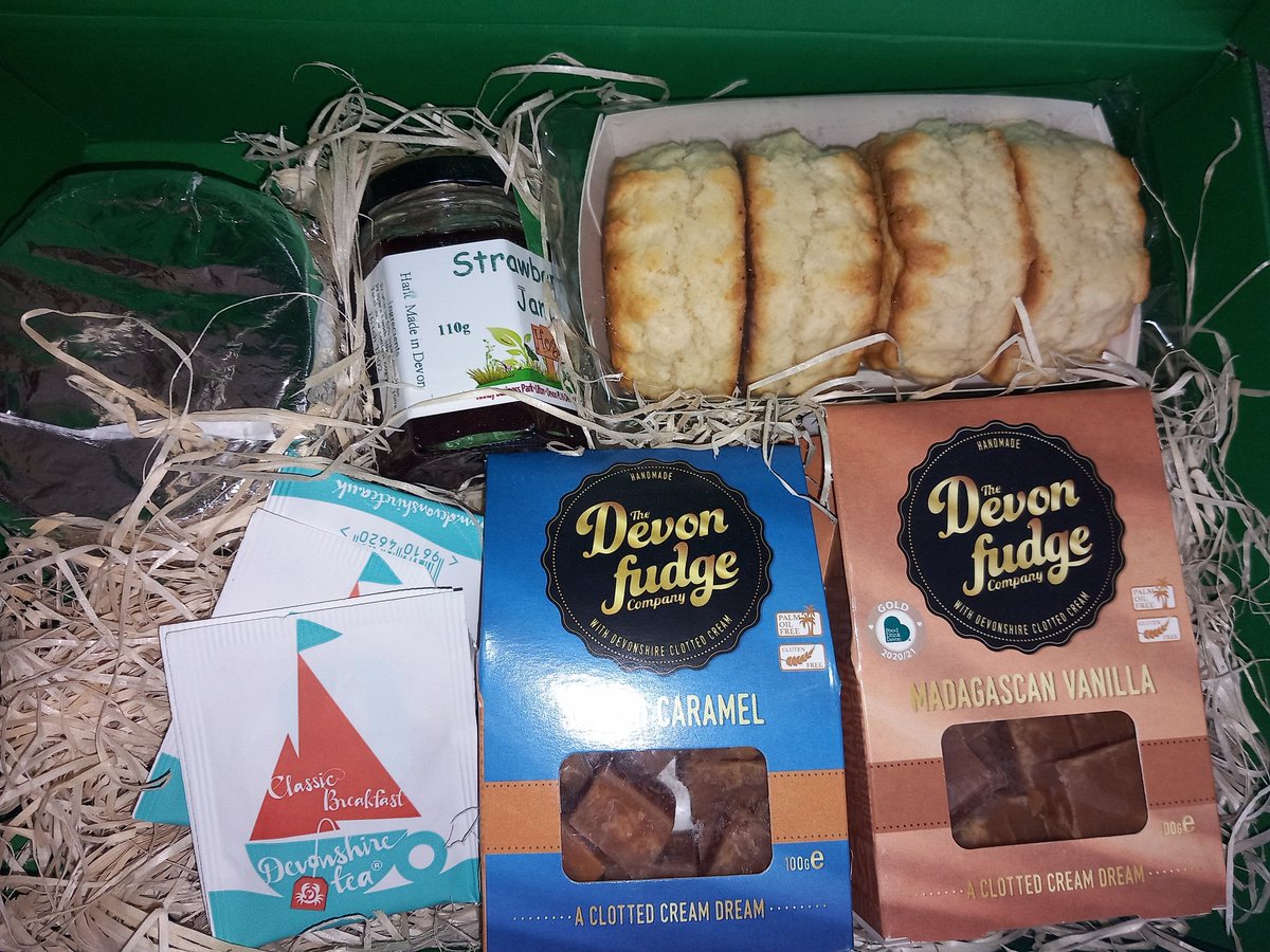 EvertonianCamel's tweet photo. Look at the brilliant package I just received!
Thank you @devon_creamteas
I'm looking forward to tucking into this with @TheThreeinone #SliceOfDevon https://t.co/1fGCoFfNac