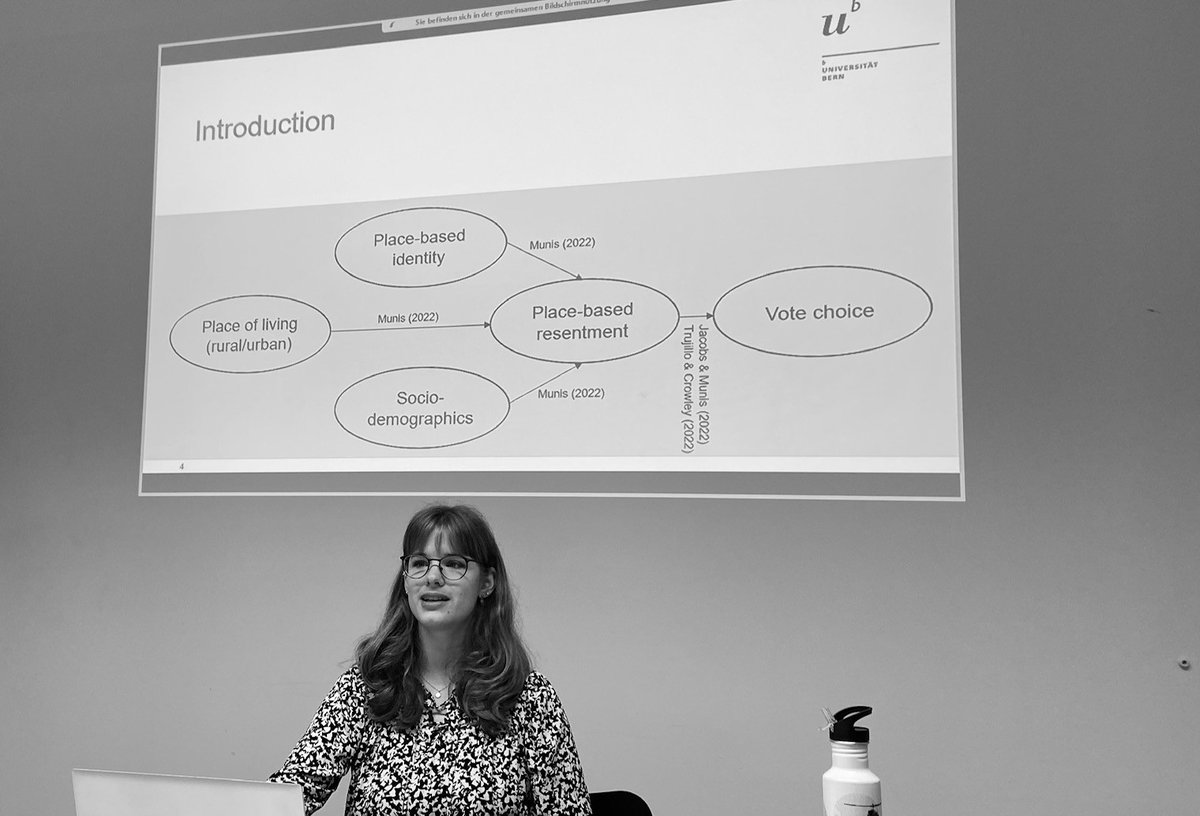 The rural-urban divide is a much discussed topic in 🇨🇭. But what role does the identification with the place you live in play? @AlinaZumbrunn investigates how place of residence and place-based identity interplay in shaping place-based resentment. #IPWRS23