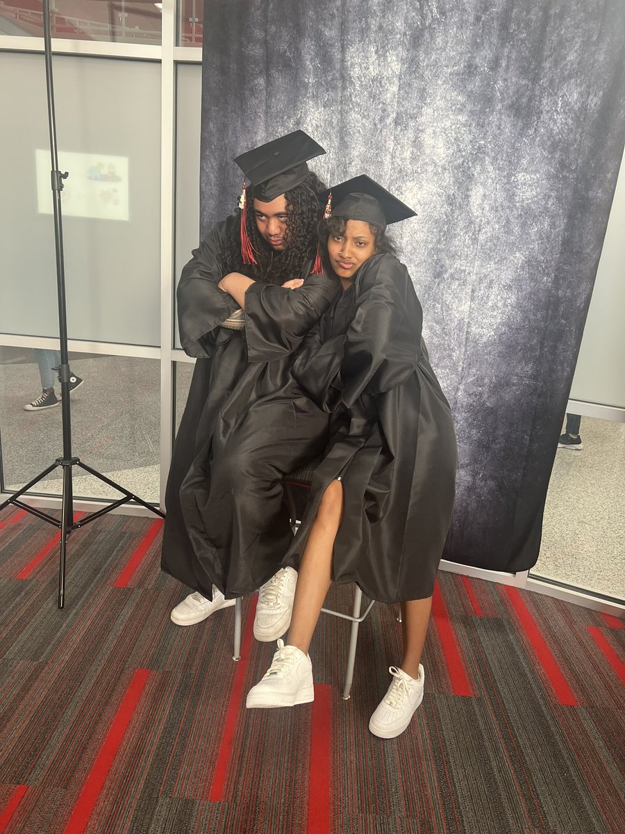 It’s SENIOR headshot day &amp; We are ready to take your photos! Get excited Class of 2023!! 🥳🎓