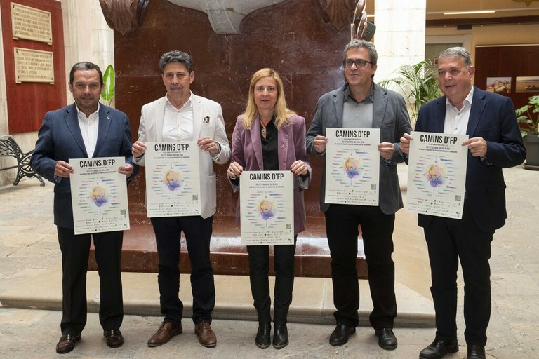 TGNAjuntament's tweet photo. FORMACIÓ | 🧑‍🔧 Tarragona serà la seu de la fira de formació professional Camins d'FP.

👉 Tindrà lloc al Palau de Congressos el 26 i 27 d’abril i mostrarà una àmplia oferta formativa de les comarques tarragonines.

ℹ️ https://t.co/IooEjP4MTR

@TGNImpulsa https://t.co/09OJrBLb0r