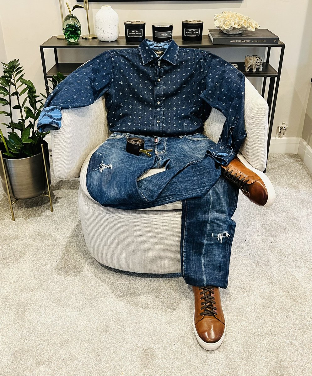 menswearchannel's tweet photo. One of the hot trends for SS23 is Double Denim. This classic streetwear look can be achieved regardless of budget. We’ve recycled some old pieces from the wardrobe.
1. Vivienne Westwood Shirt.
2. Dsquared2 distressed Jeans.
3. Saint Laurent Y Belt.
4. Oliver Sweeney trainers. https://t.co/DX3MoZGfsK