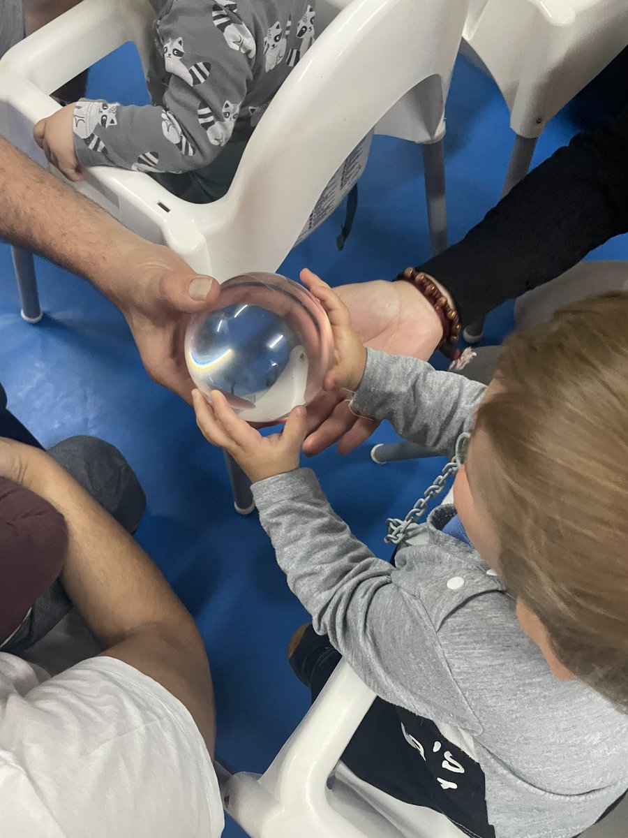 ei_olivos's tweet photo. Mañana de espectáculo de la mano de Relaxing Malabares música y danza para un público muy exigente.

@eilosolivos @malabares_infantiles

#malabares #musica #danza #relax #primerainfancia #eilosolivos https://t.co/eS8cH9gDdc