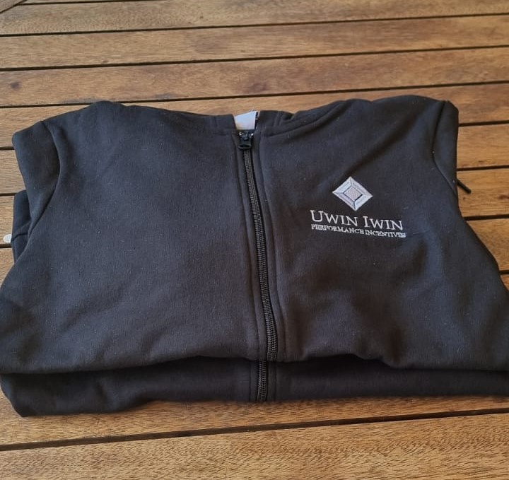 UwinIwinINT's tweet image. Thanks so much Bespoke Trends &amp;amp; Charles Walters for hooking us up with our awesome new company apparel. We love it!

#Kittedout #BrandedApparel #CorporateApparel #TeamVibes #UwinIwin