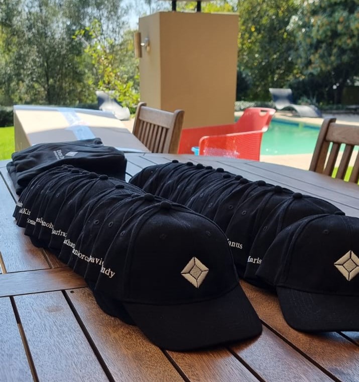 UwinIwinINT's tweet image. Thanks so much Bespoke Trends &amp;amp; Charles Walters for hooking us up with our awesome new company apparel. We love it!

#Kittedout #BrandedApparel #CorporateApparel #TeamVibes #UwinIwin