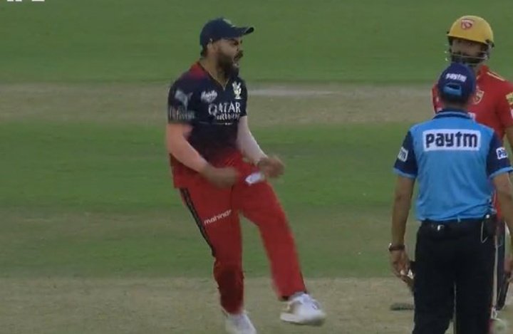 BreatheKohli's tweet photo. Never thought I would watch aggressive-captain-Kohli roaring on ground ever again. His energy is unmatched, I missed this so much ❤️ https://t.co/yuTFdQg7LK