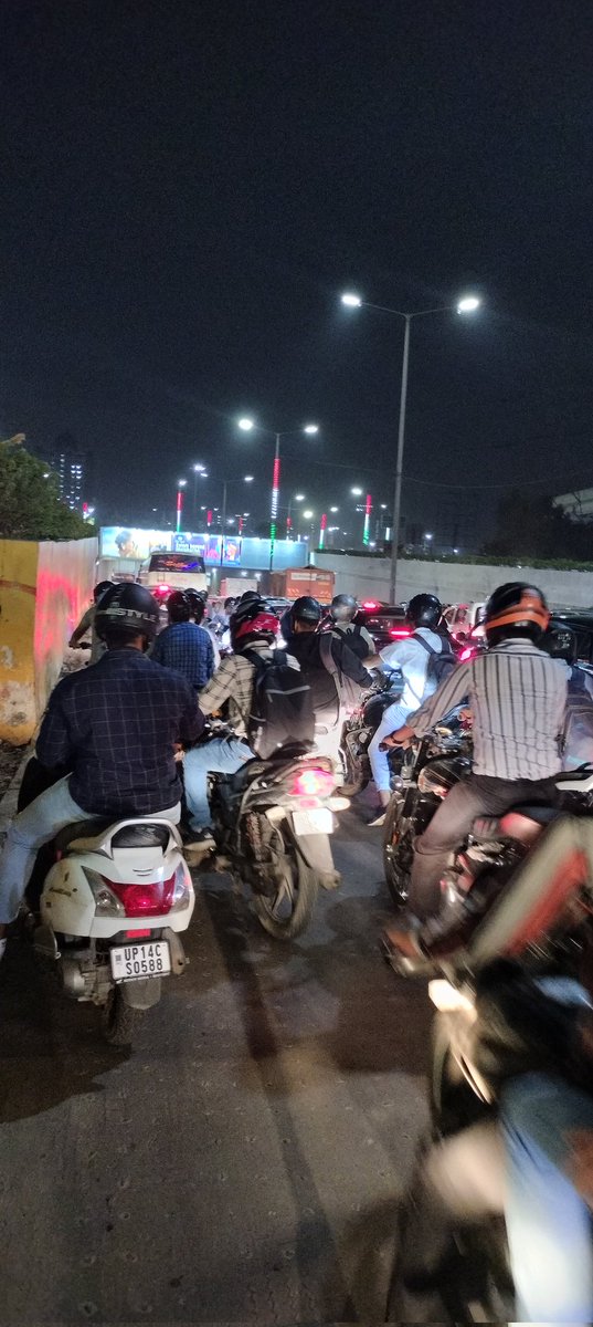 AshishG129's tweet photo. @noidatraffic Traffic congestion at NH 24 underpass connecting Noida Sec 62 with Indirapuram is causing delays and affecting emergency services. 
Plz take immediate action to alleviate this problem so people can travel without any inconvenience and reach destinations on time. https://t.co/OMQX9DcJ5I