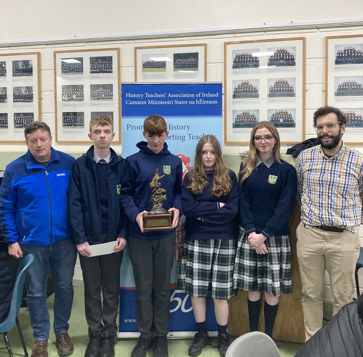 DublinHTAI's tweet image. Looks like our much coveted trophy will have a new home for the next year! Congratulations to St. Paul’s Secondary School who finished in 1st place last night in the Junior Cycle History quiz 👏 @StPaulsMevin @HTAIteachers #histedchatie #JCHist