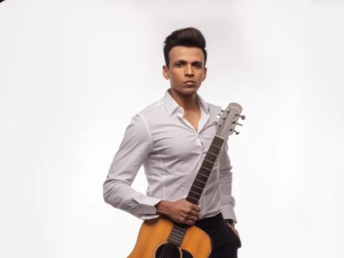 Feel the nostalgia and embrace the present with @abhijeetsawant5's latest track #MusafirDil.  A perfect blend of old-school charm and modern music.
jay-ho.com/news/bollywood…
#AbhijeetSawant #MusafirDil #NewMusicAlert #JayHoTheJayKumarShow #JayHoShowUSA #JayHoShow #VipinMishra