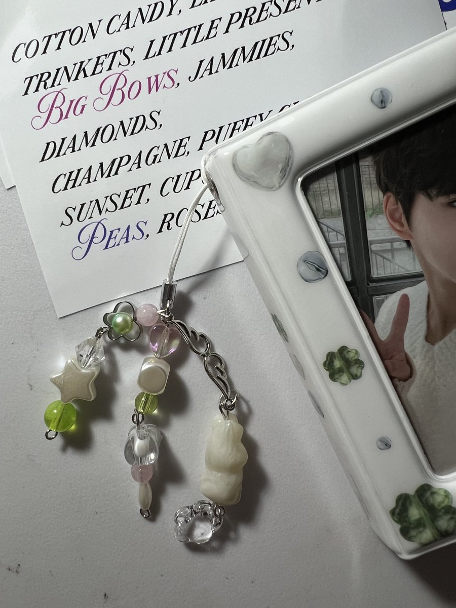myfavoritewon's tweet photo. #kamsahaeyay !

been waiting for u to lapag a keyring in this color palette huhu been loving ur works since before 💓 thank u for packing it nicelyyy, it fits my collbook well 😍

@nterceah ⭐️ #fromsio https://t.co/6nkU1UWmLZ