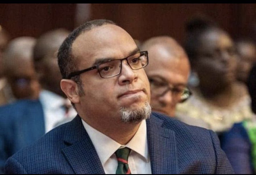 KiengeKki's tweet photo. ⚡ La SNEL qui produit + de l'obscurité, on suspend son DG #LUSINDE, pas pour ne pas être capable de produire et distribuer de l'électricité, mais pour vouloir voir clair sur des contrats "mafieux" avec #TFM d'une valeur de +/- 90.000.000 $US.
L'@AssembleeN_RDC siège sur ça..🤔 https://t.co/X9pdBexdAo
