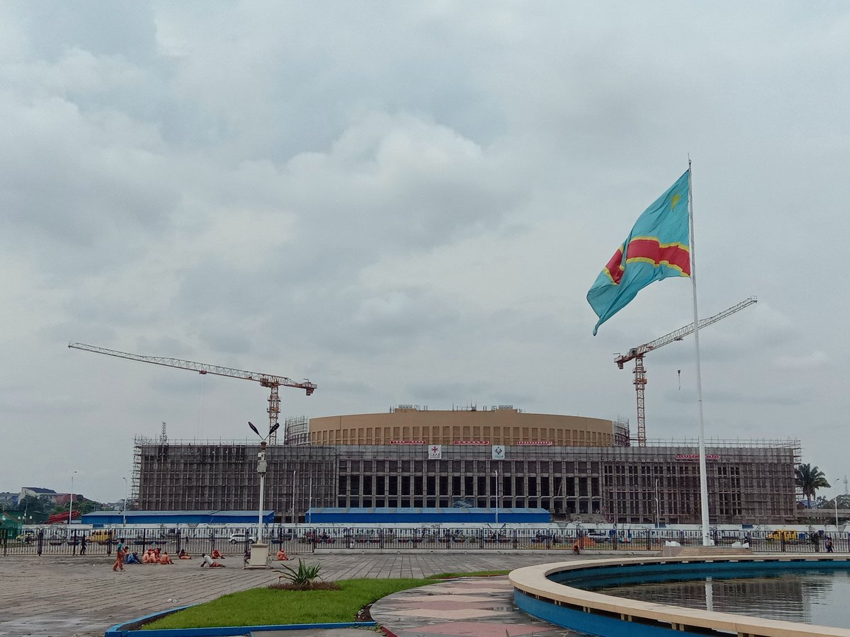 Amb_ZhuJing's tweet image. Grâce aux efforts conjoints des ingénieurs et ouvriers🇨🇳🇨🇩, les travaux de la construction du Centre culturel et artistique pour l'Afrique centrale sont en phase finale.