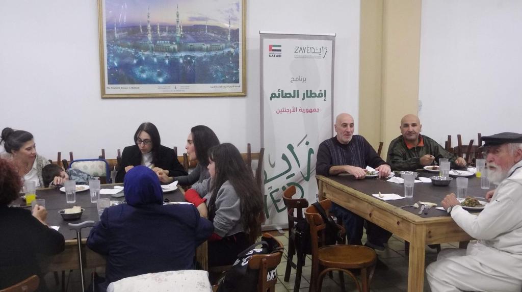 UAEEmbassyBA's tweet photo. Con auspicio de la Fundación Benéfica y Humanitaria Zayed, la Embajada de #EAU organizó un iftar concurrido por la colectividad árabe e islámica de toda la zona, en el Centro Islámico de la Provincia de Córdoba, República #Argentina.
#zayedchf https://t.co/CjgvfMlGUL
