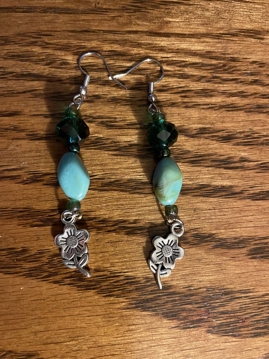 Need some nature themed jewelry for this years 🌱Earth Day🌱?!? 
Check out some of my nature inspired earrings! $7 with shipping! 
💜
#EarthDay2023 #earthdayart #SmallBusiness
