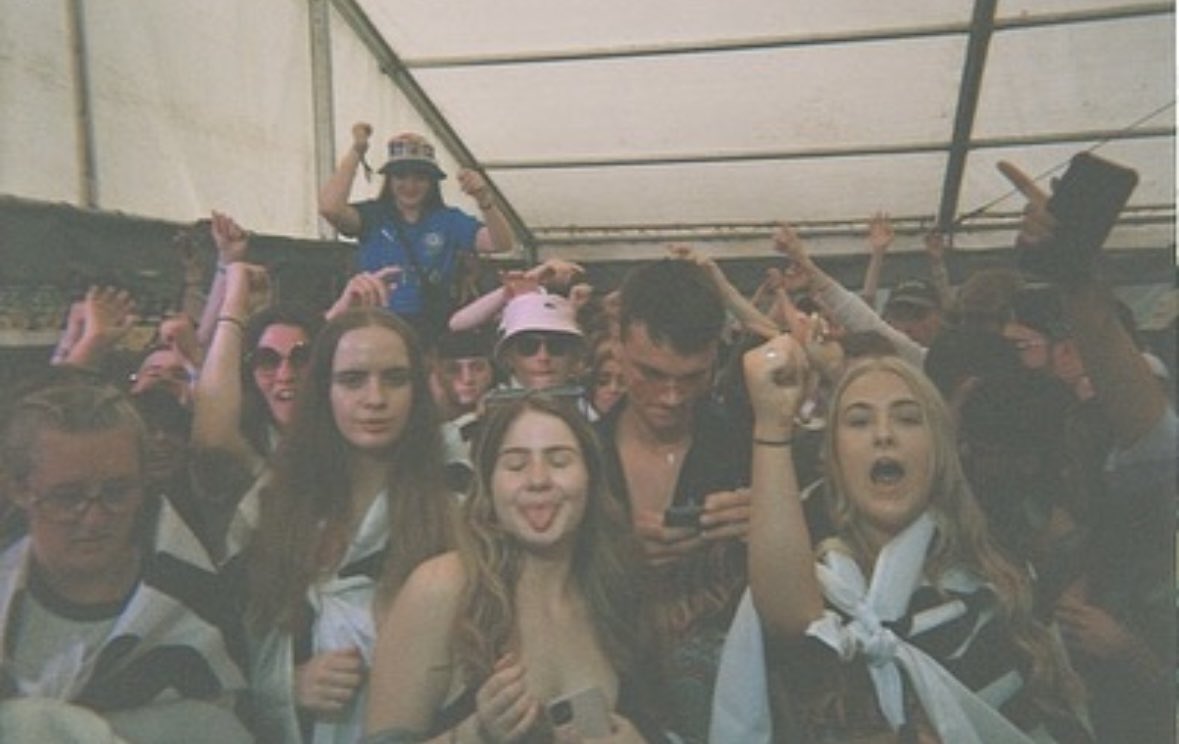Shitindiedisco's tweet photo. unreal time last year at @nbhdweekender - and we’re back again in a few weeks time! we can’t wait ❤️

tonight we’re doing a nbhd x shit indie takeover at @electrikclub with a pair of tickets to giveaway 🔥

see yous all later! x https://t.co/xyLuxUUyQz