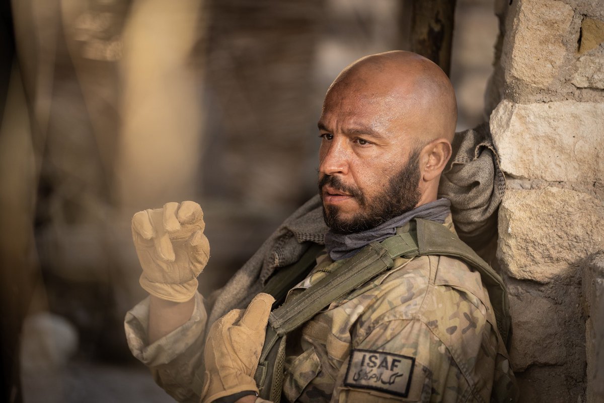 HabisNontonFilm's tweet photo. The Covenant jadi film perang yg super lengkap!

Mulai dari action yg bikin jantungan, sampai adegan drama emosional yg bikin kasihan sama karakternya.

Apalagi penampilan Jake Gyllenhaal bagus banget astaga. 😭 https://t.co/HbxtU5BdGA