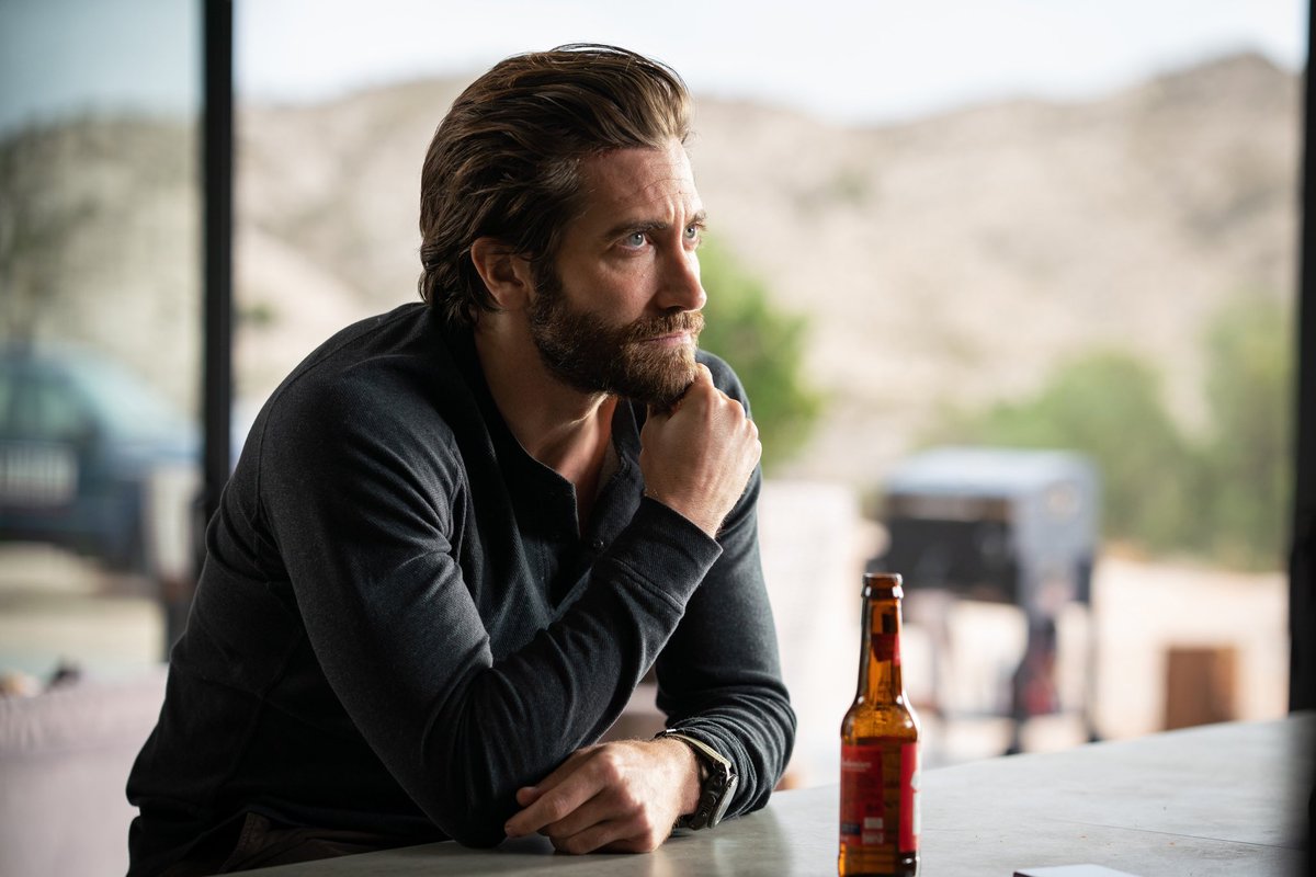 HabisNontonFilm's tweet photo. The Covenant jadi film perang yg super lengkap!

Mulai dari action yg bikin jantungan, sampai adegan drama emosional yg bikin kasihan sama karakternya.

Apalagi penampilan Jake Gyllenhaal bagus banget astaga. 😭 https://t.co/HbxtU5BdGA