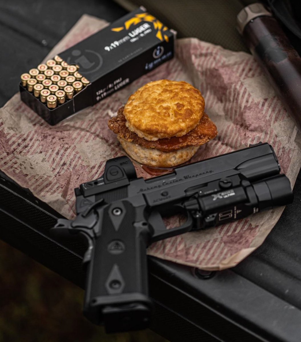 Everybody knows you shoot better after a chicken biscuit.

📷 IG: 1776_duck
@Bojangles

#SRO #RangeDay #itsbotime
