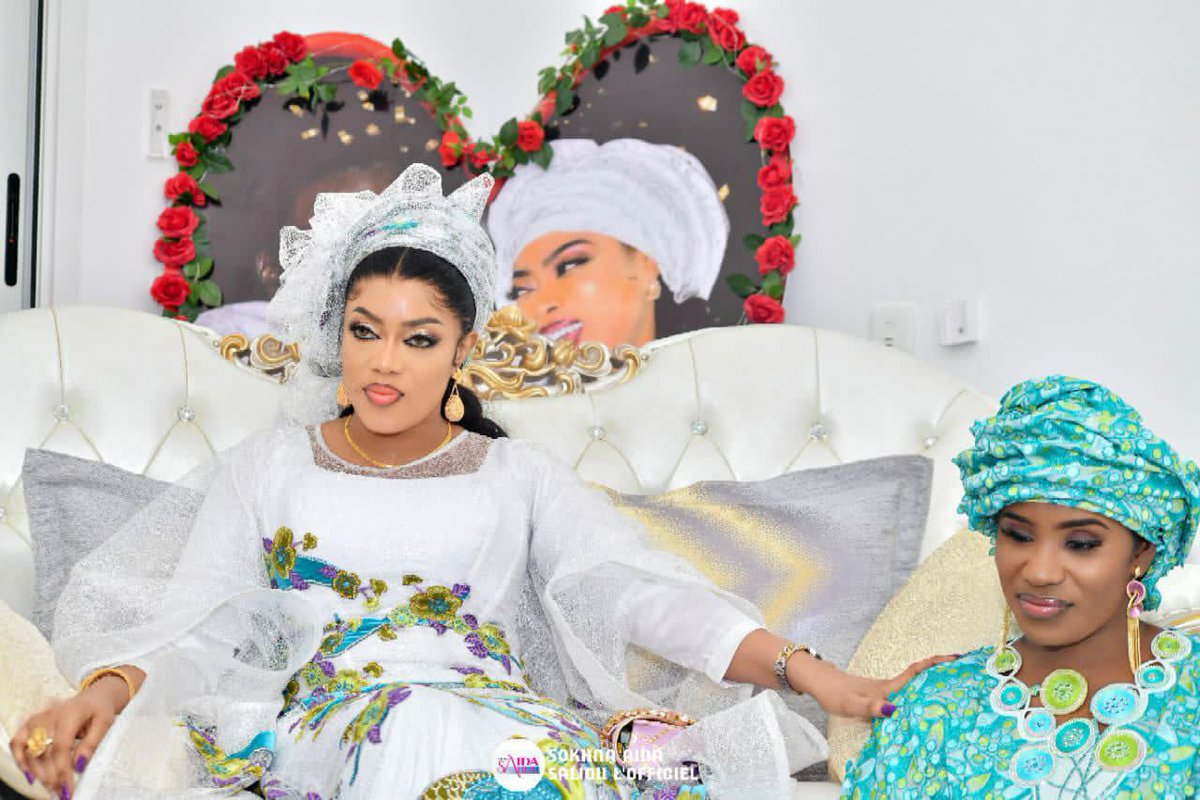SokhnaAida_Off's tweet photo. Regardez les photos de SOKHNA AIDA SALIOU à la beauté époustouflante lors du thiant du 17 Avril 2023 ❣
#sokhnaaidasaliou #mouridesadikh #thiantakone #cheikhbethio #SERIGNEBETHIO #17avril #MuslimMuna #muslimah #muslim https://t.co/NXBatEhpxb