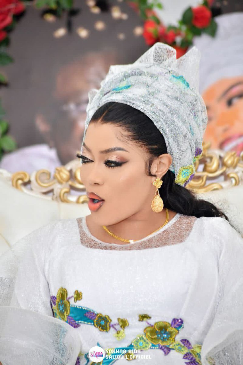 SokhnaAida_Off's tweet photo. Regardez les photos de SOKHNA AIDA SALIOU à la beauté époustouflante lors du thiant du 17 Avril 2023 ❣
#sokhnaaidasaliou #mouridesadikh #thiantakone #cheikhbethio #SERIGNEBETHIO #17avril #MuslimMuna #muslimah #muslim https://t.co/NXBatEhpxb