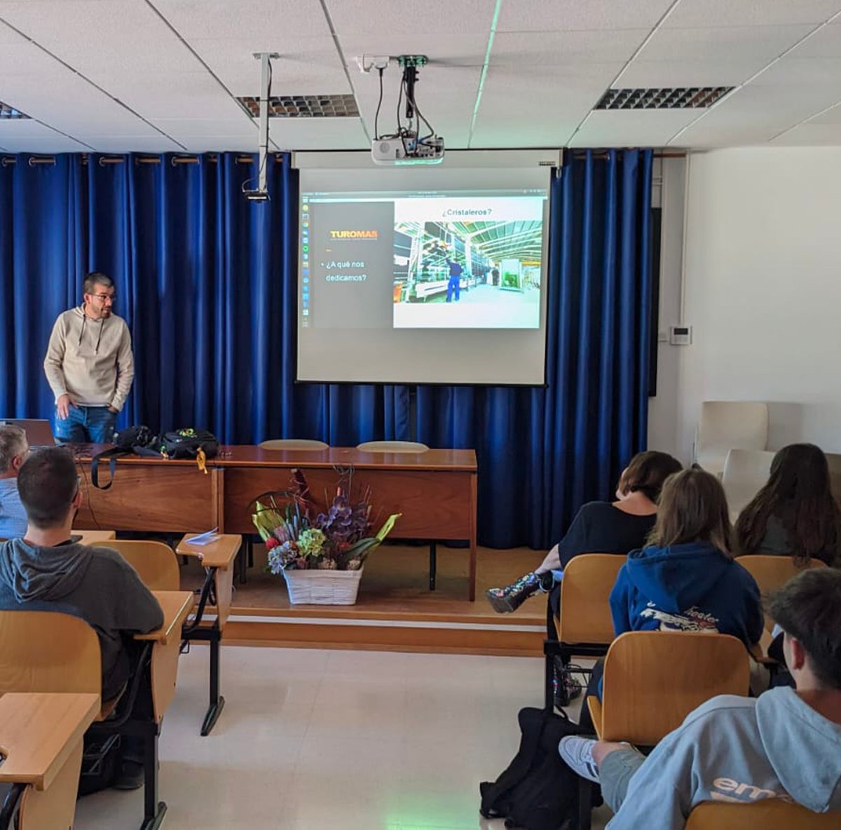 turomas's tweet photo. El pasado martes nuestro compañero Angel Silva que dio una formación a los alumnos de la @eupt_unizar  

Una experiencia educativa increíble para todos los involucrados.

❤️ Esperamos que esta información deje huella en los estudiantes y e inspire a muchos a seguir su camino. https://t.co/TIUmWh1RZ6
