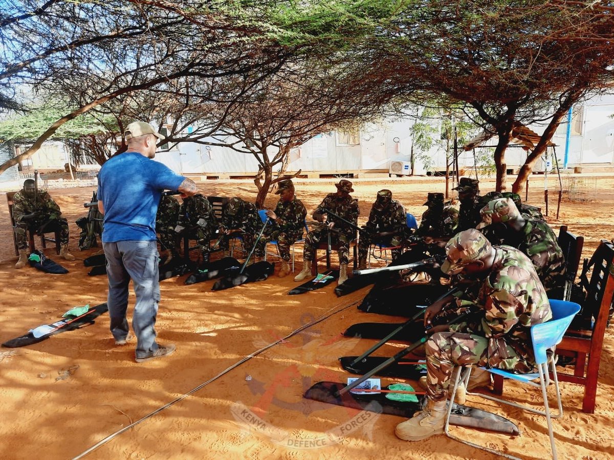 kdfinfo's tweet photo. The Commander Sector VI, Brigadier Luka Kutto, presided over the closing ceremony of Route Search Course for the ATMIS KDF troops and Somali Security Forces (SSF) based in Kismayo New Airport Forward Operating Base(FOB).
https://t.co/YieTb32lD7 https://t.co/vGh6E9aufD